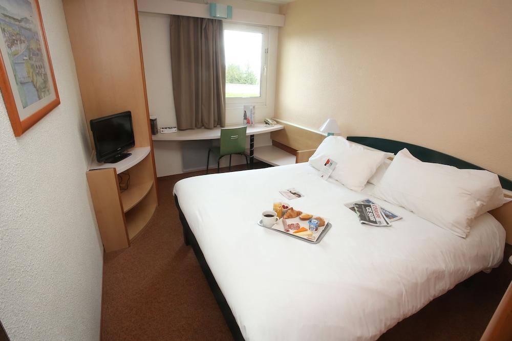 Отель Ibis Auxerre Sud Venoy Экстерьер фото