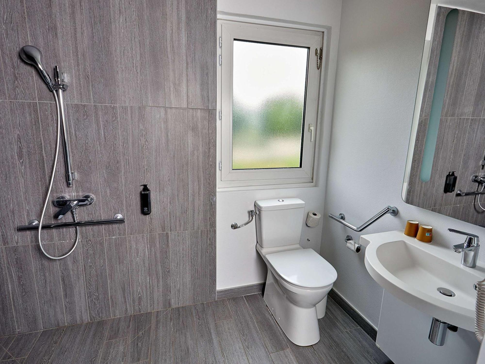 Отель Ibis Auxerre Sud Venoy Экстерьер фото