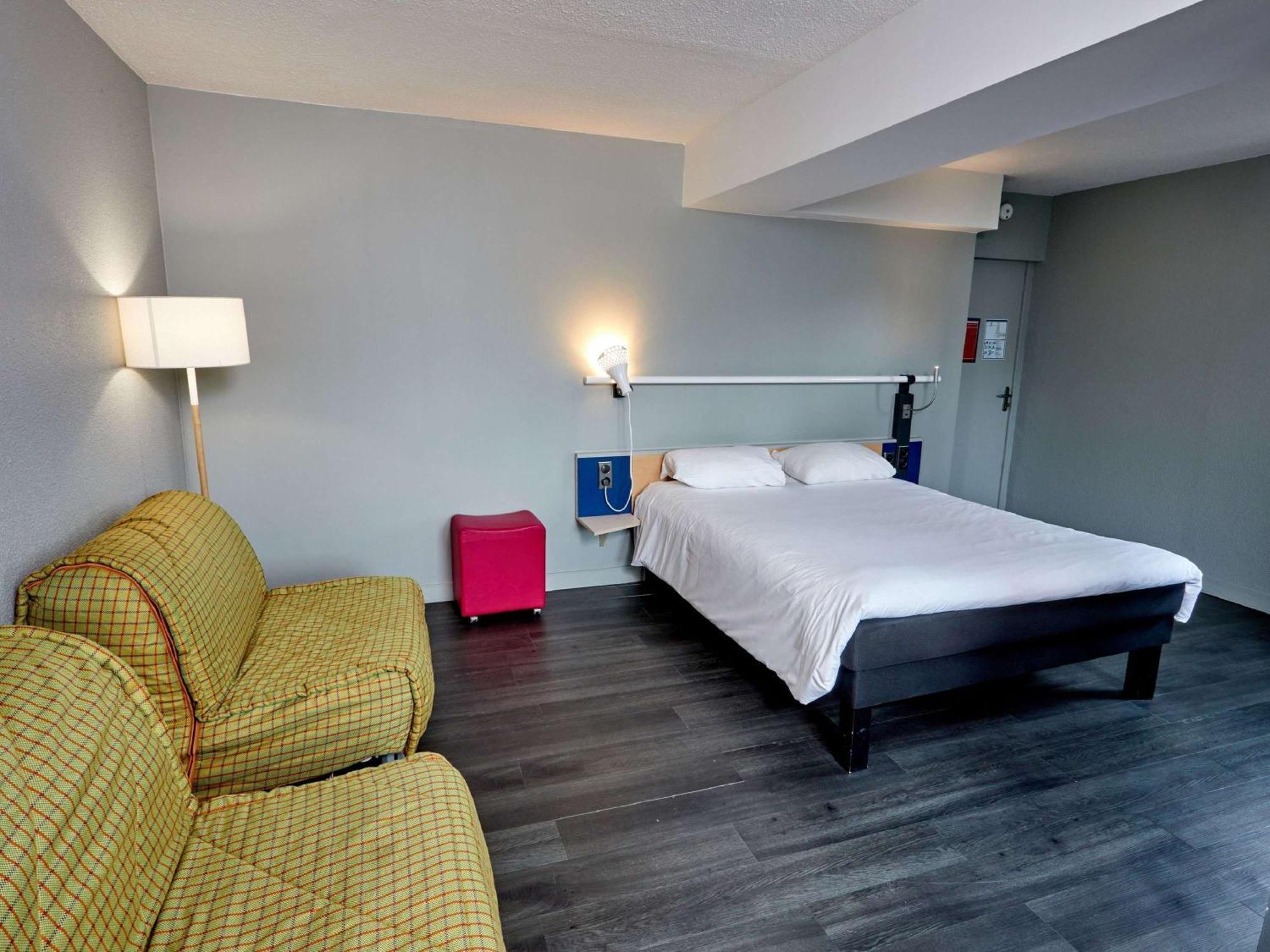 Отель Ibis Auxerre Sud Venoy Экстерьер фото