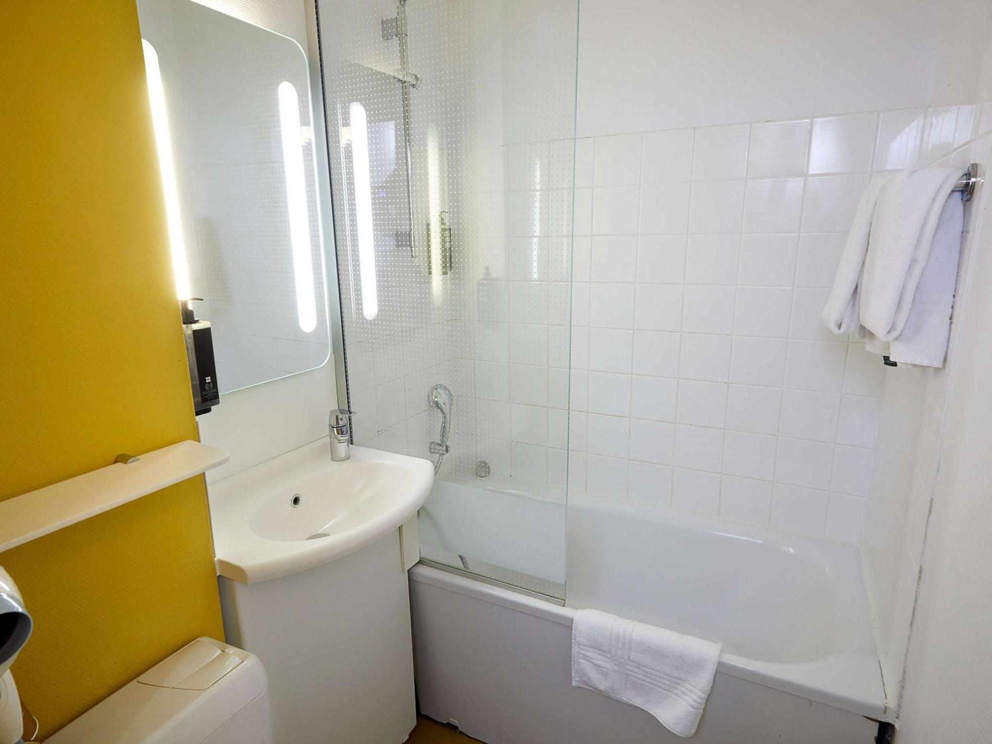 Отель Ibis Auxerre Sud Venoy Экстерьер фото