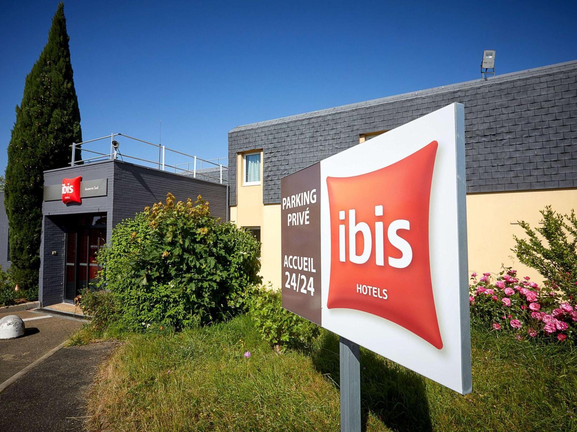 Отель Ibis Auxerre Sud Venoy Экстерьер фото