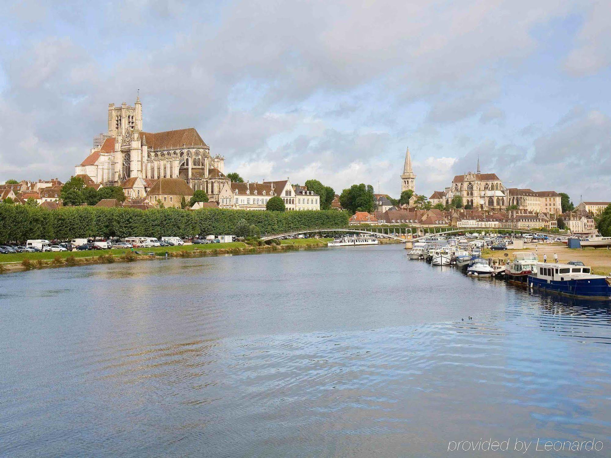 Отель Ibis Auxerre Sud Venoy Экстерьер фото