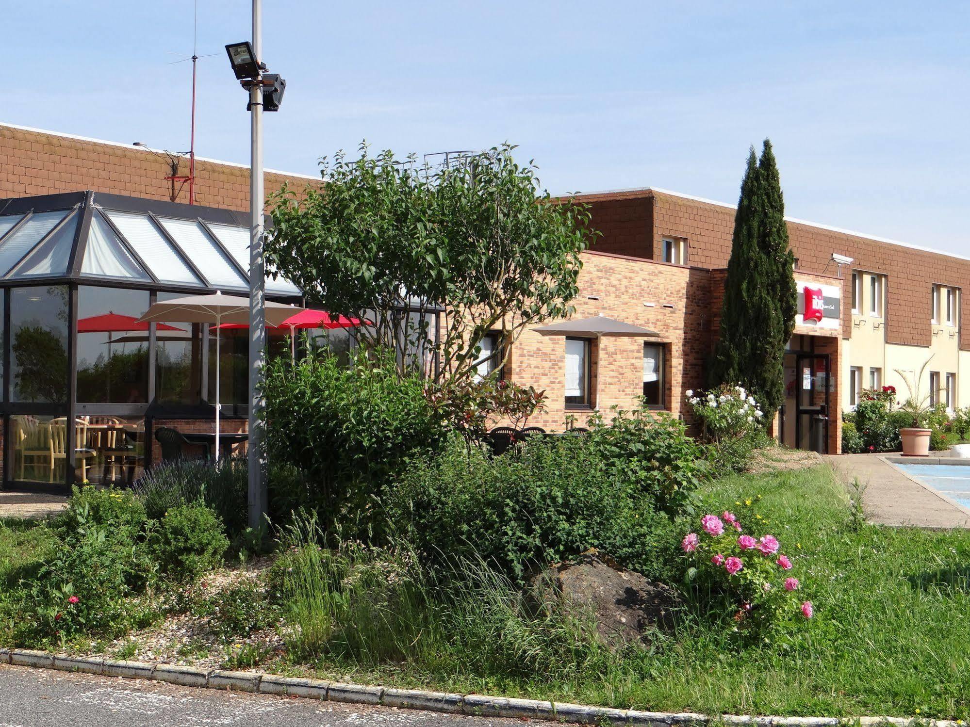 Отель Ibis Auxerre Sud Venoy Экстерьер фото