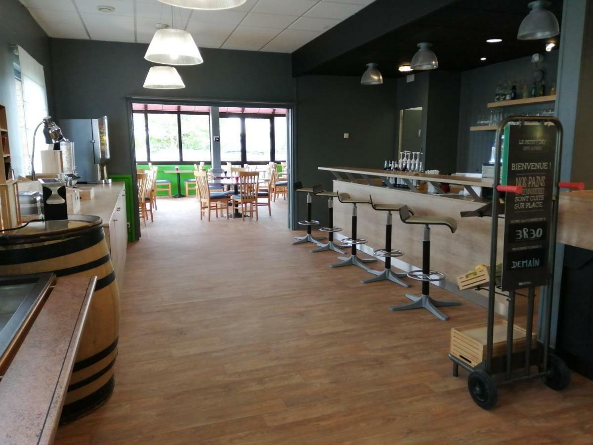 Отель Ibis Auxerre Sud Venoy Экстерьер фото